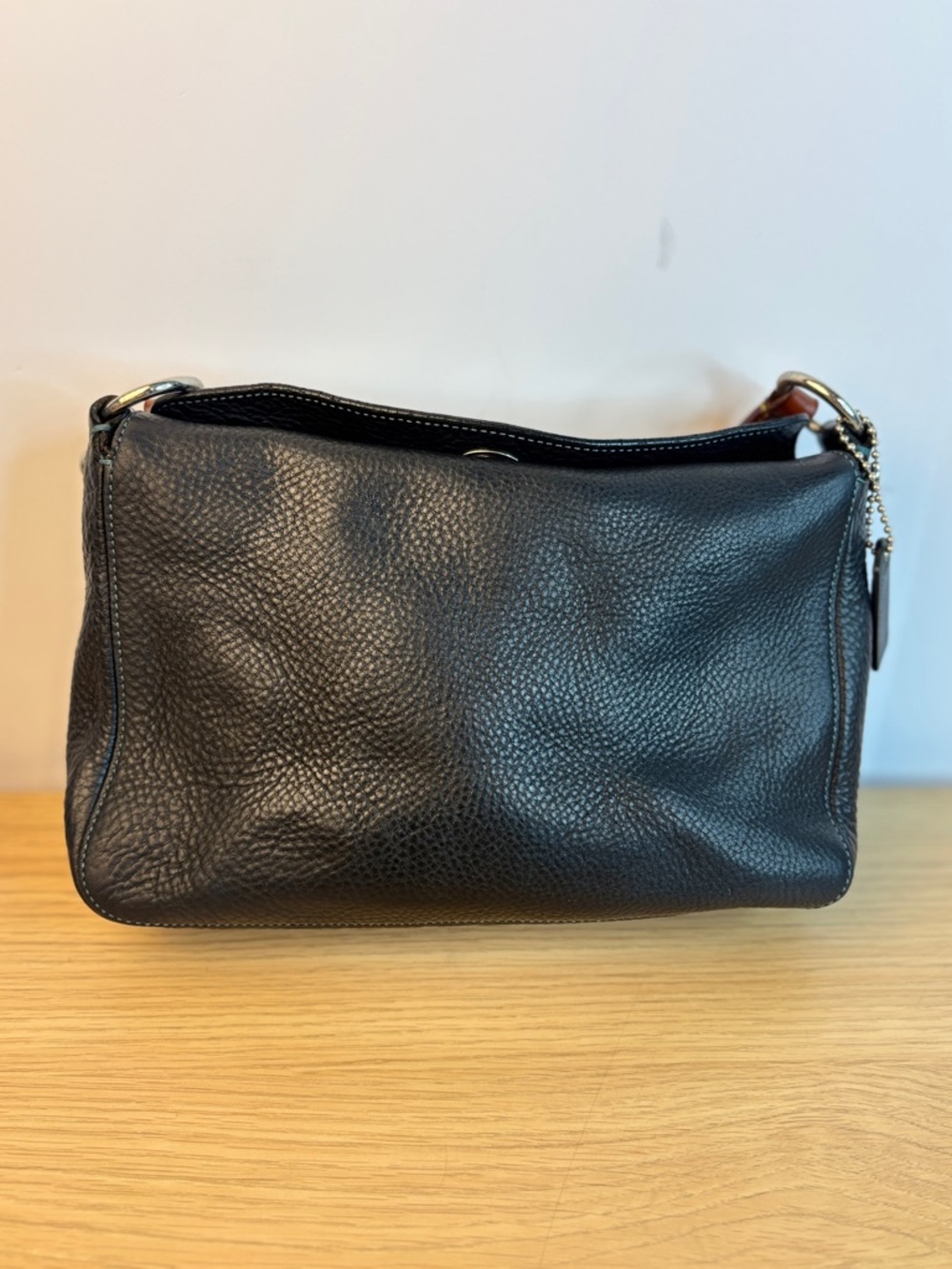 Vintage Coach Chelsea Pebbled Leather Turnlock Hobo Bag. - Picture 3 of 14